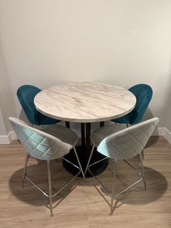 Kitchen counter-height table & Bar chairs