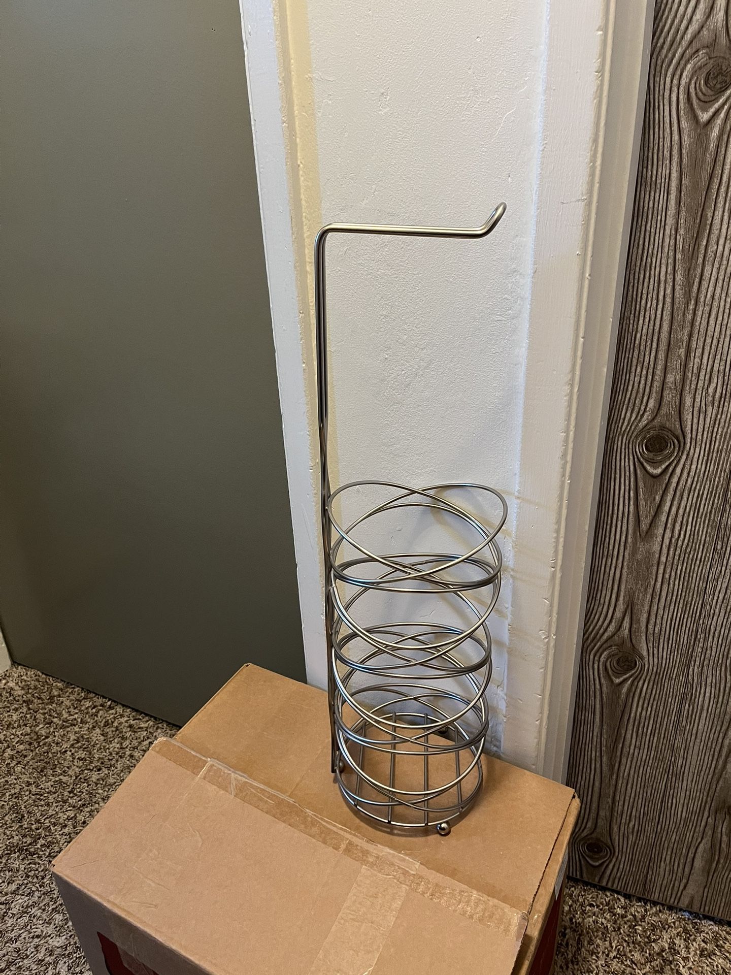 metal paper towel holder