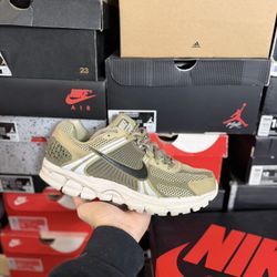 Nike Zoom Vomero 5 Neutral Olive size 9.5 USED But Clean 