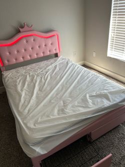 Pink Princess Full Size Bed with Memory Foam Mattress + LED Lights — Like New 👑✨