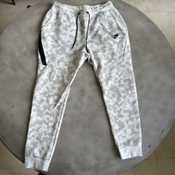 Nike Tech Fleece Camo SZ L