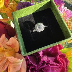 18K White Gold Ring with Natural Diamonds & White Topaz – Size 8