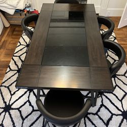 Dinning Room Table With 4 Wine Bottle Holder