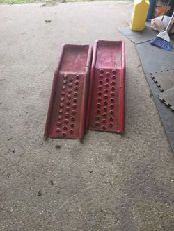 Red Metal Car Ramps – Pair