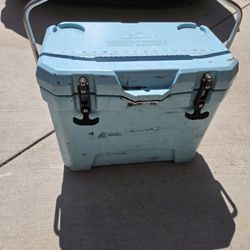 Ozark trail cooler
21 in. 30-Quart Cooler , Leak-Proof Outdoor Insulated Cooler with Handle, Cup Holders, camping fishing 