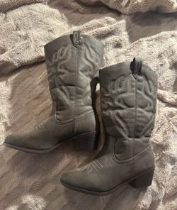 Boots Size 8 1/2