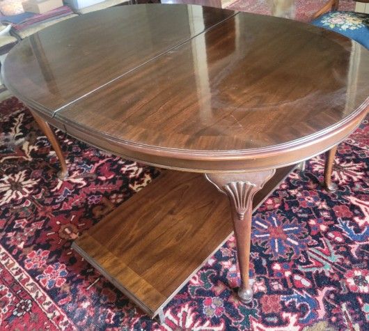 Dining Table With 2 Leaves And 6 Chairs