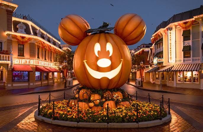 4 DISNEYLAND TICKETS 