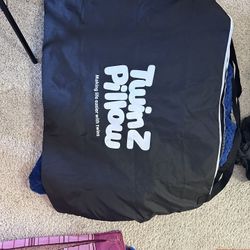 Twin Z pillow with 2 covers and travel bag