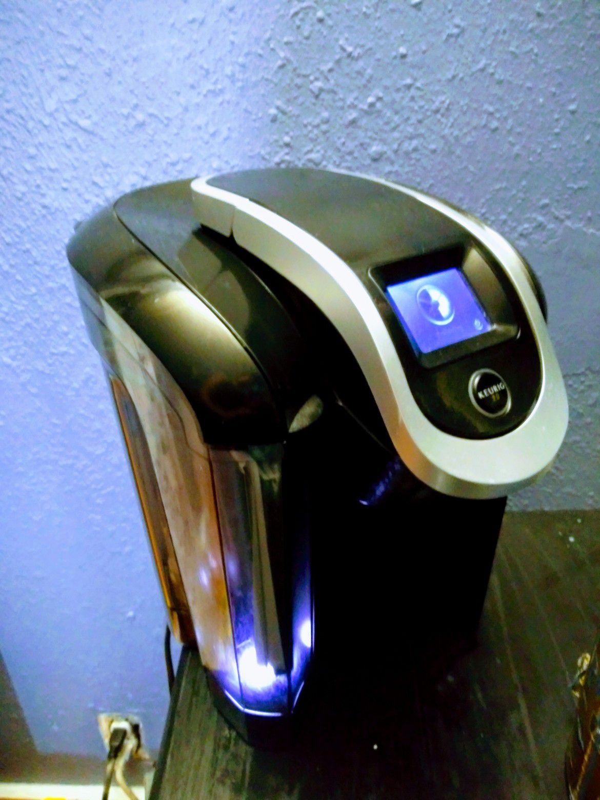 Keurig coffee maker w touch screen