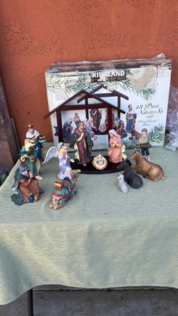 Nativity set with wood grechebase