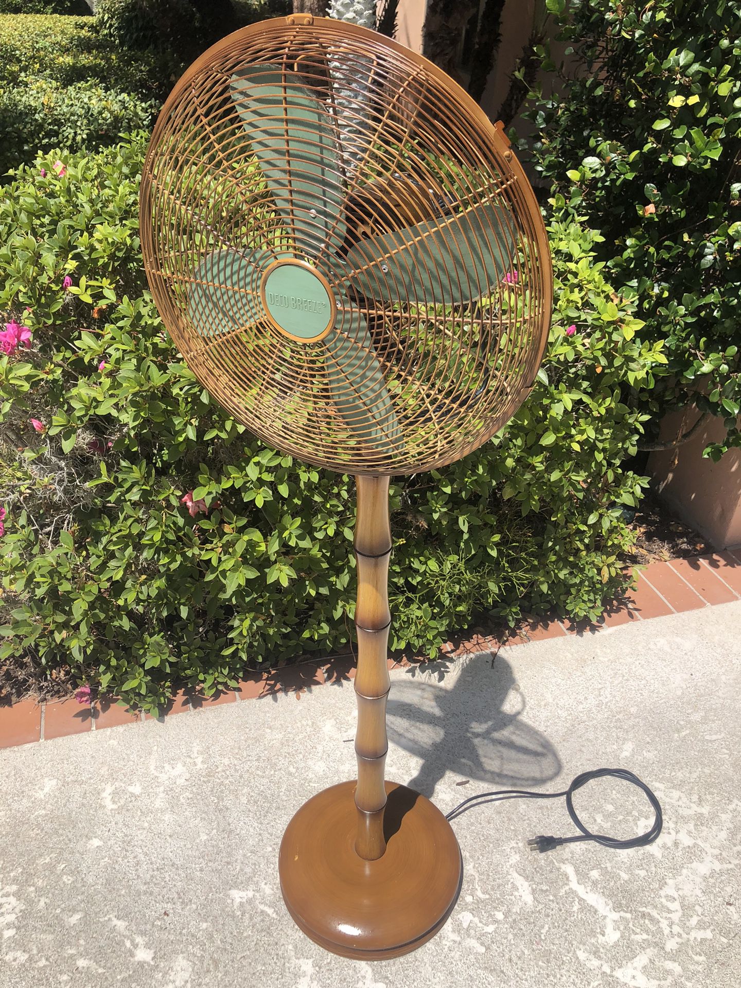 Deco Breeze 4.5 Foot Oscillating Floor Fan