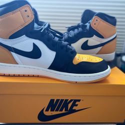2022 Air Jordan 1 Retro High OG 'Yellow Toe'