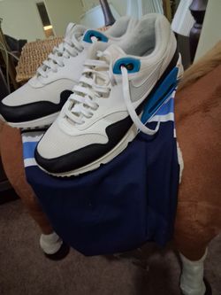 Tennis shoes nike air max
