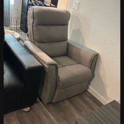 Reclinable Sofa With USB Chache