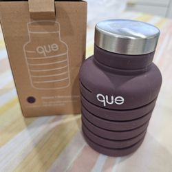 New, Never used collapsible Silicone Que water bottle. 