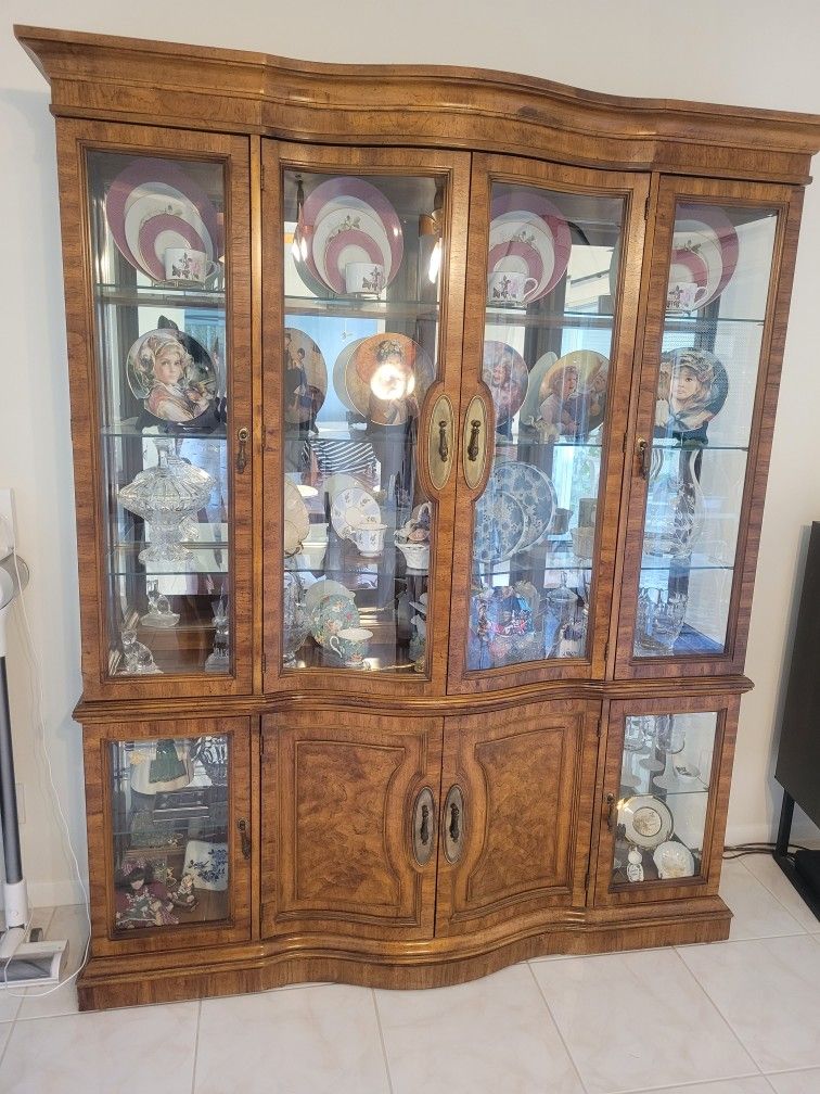 Thomasville China Cabinet