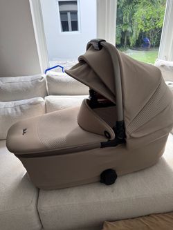 Silver Cross Luxury bassinet