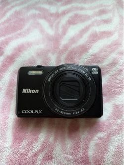 Nikon s7000