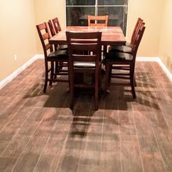 Beautiful Solid Wood Dining Table Set & Chairs!
