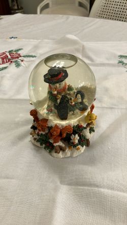 MUSICAL  WATER GLOBE 