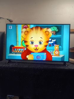 65 inch LG 4k smart ultra HD tv beautiful tv comes with remote control shows great quality clear picture works perfect guaranteed
