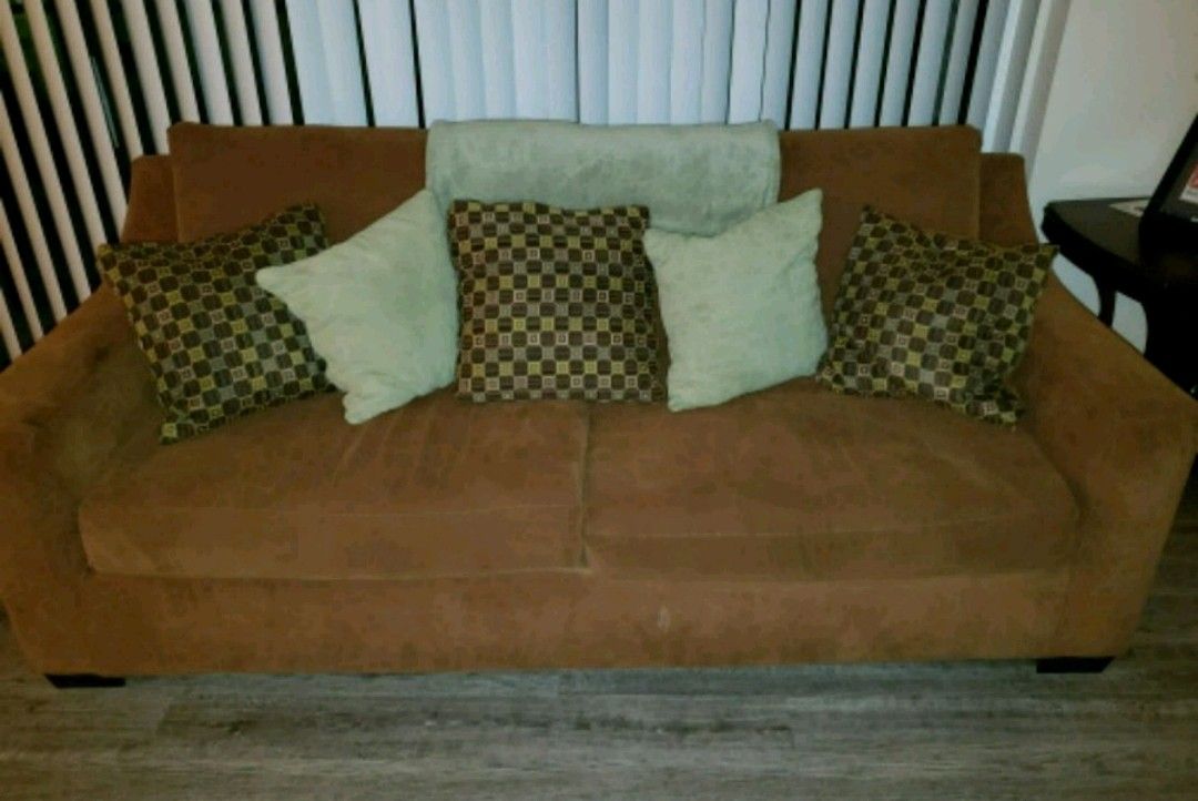 (FREE)Medium Sized Living Room Sofa