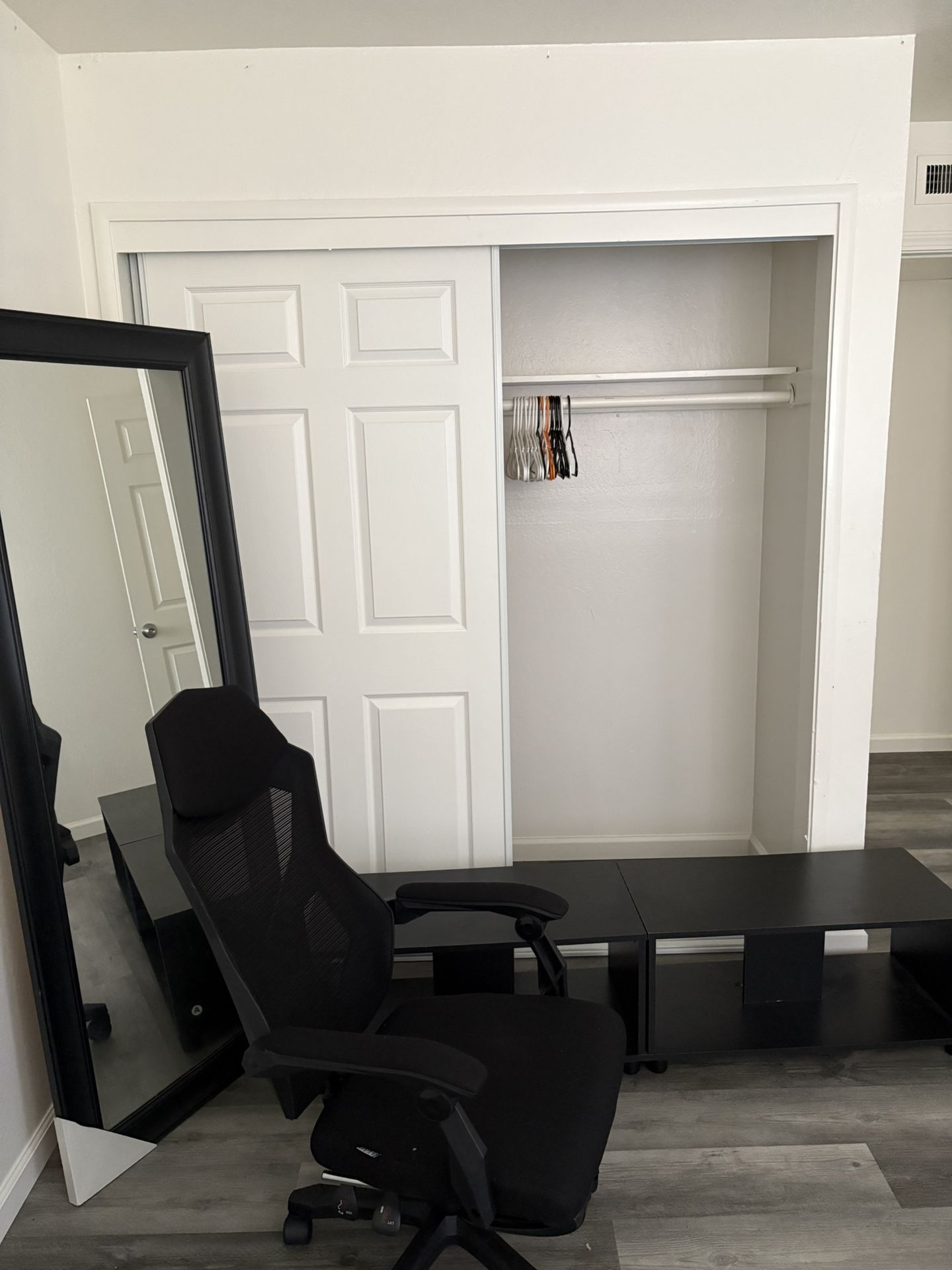 Game Chair , Tv Stand & Mirror 