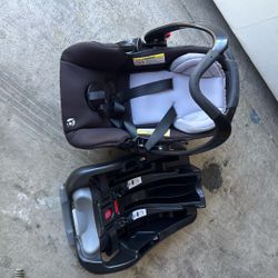 New Baby Trend Car Seat With Base And Newborn Insert But Just Missing Sun Shade