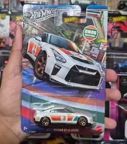 Hotwheels Nissan R35 GTR 7/11 Edition Silver Series