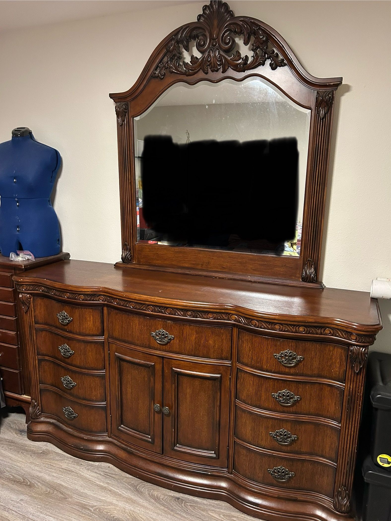 Signature Furnishings Dresser