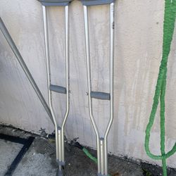 Excellent condition crutches