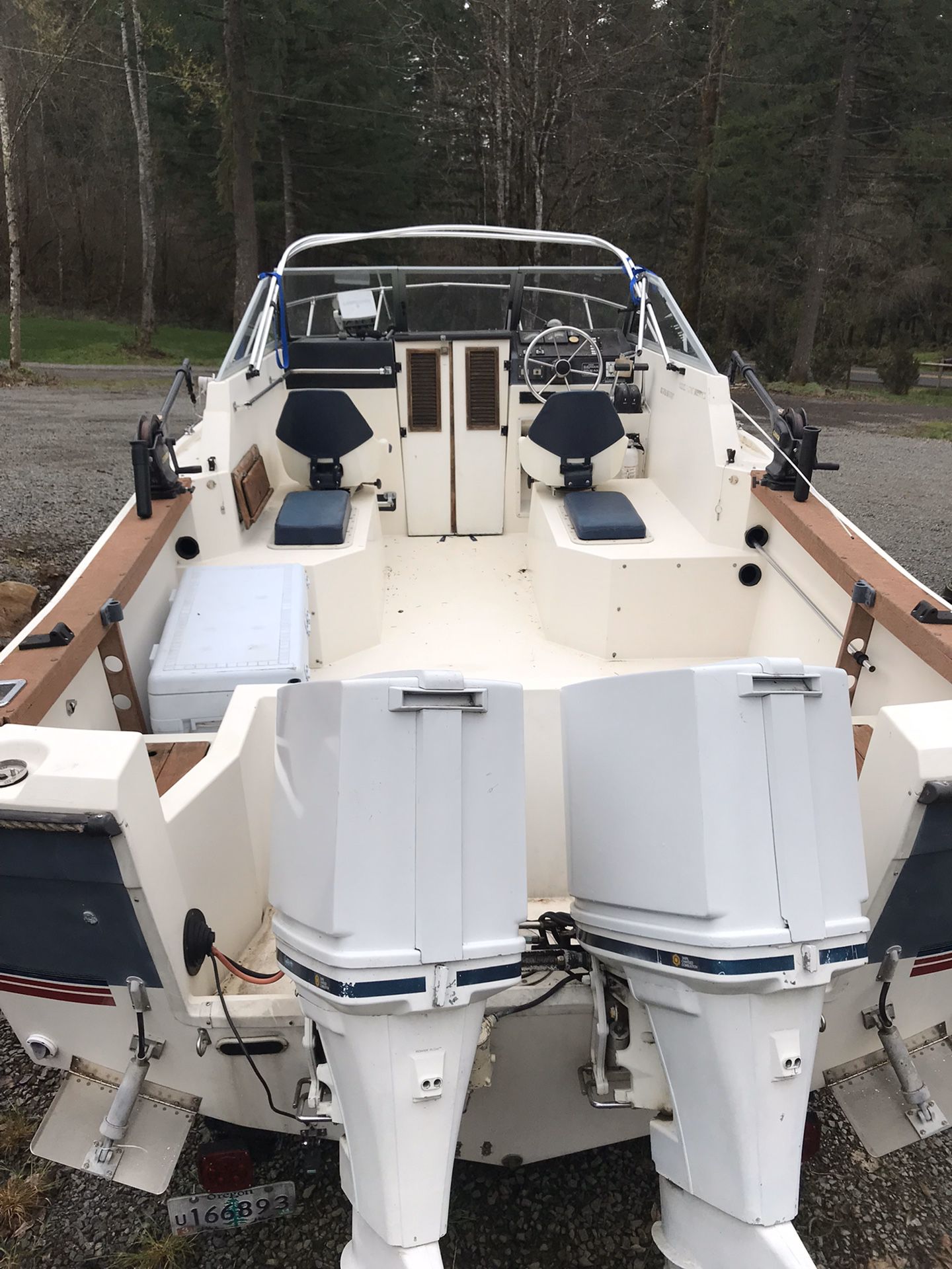 1999 Bayliner trophy with trailer/ Fishing boat