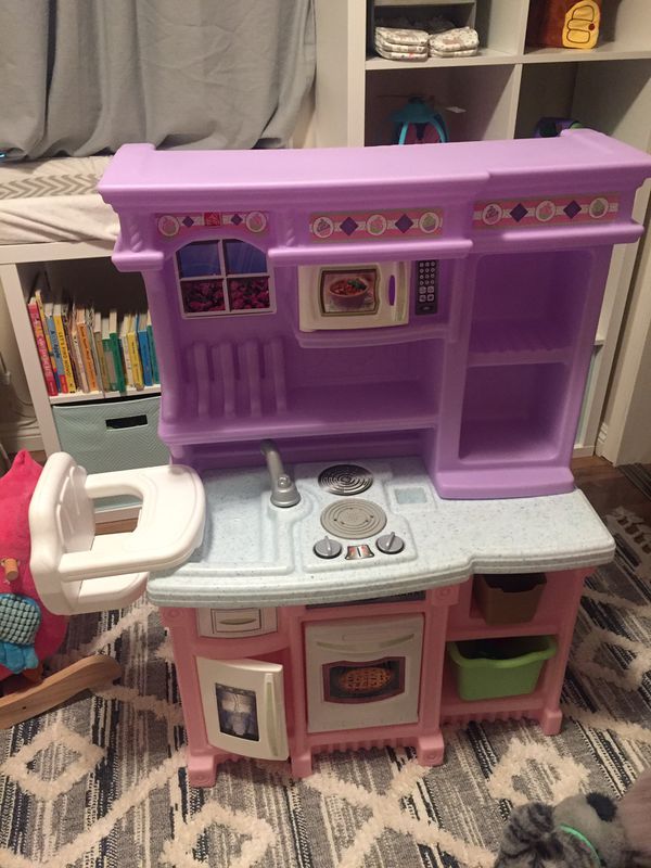 Step 2 Little Bakers Kitchen in great condition plus extras! for Sale