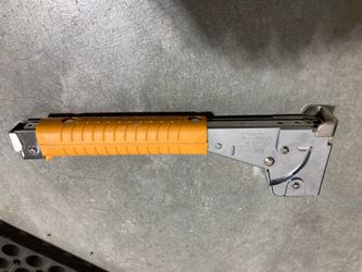 Hammer tacker