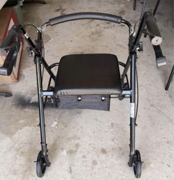 Drive Folding Rollator Walker with Seat & Hand Brakes