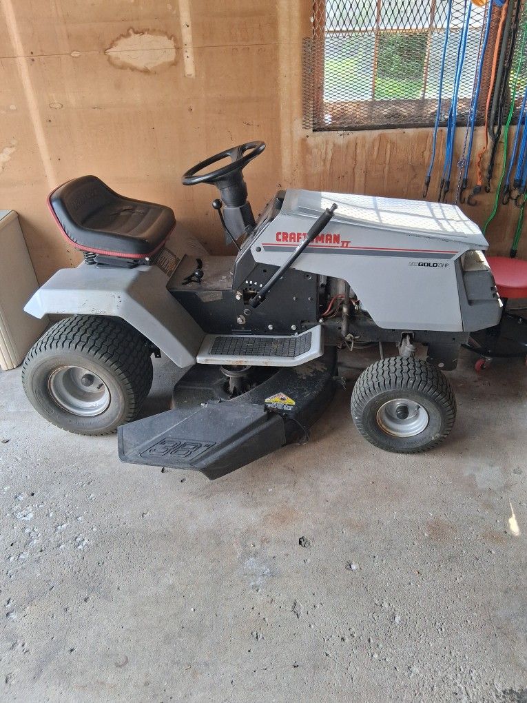 Riding Lawnmower Craftsman