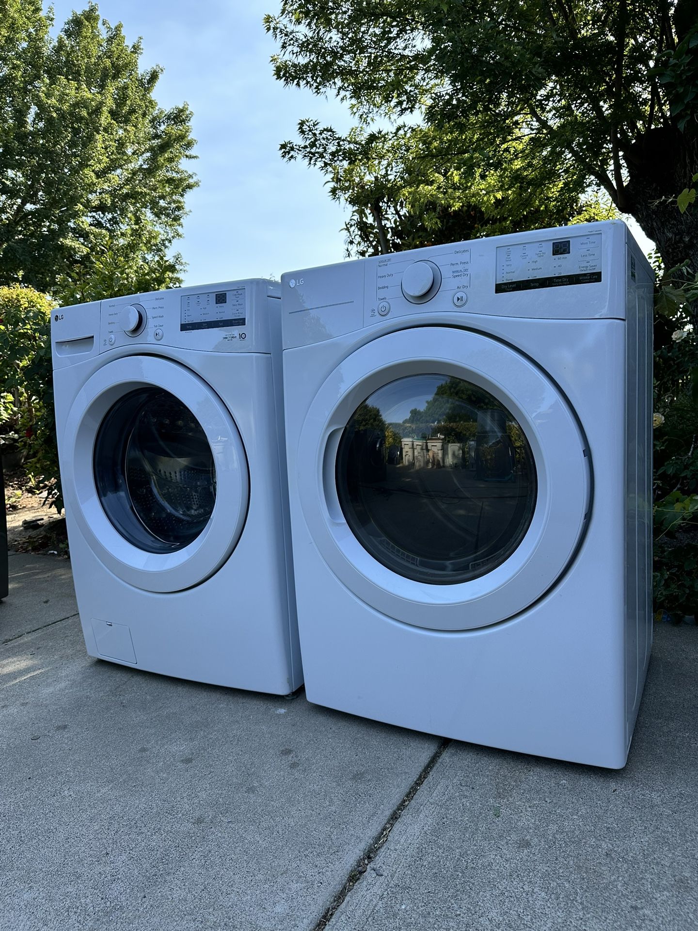 $850 Washer and Dryer Electric Set-1 year - Delivery Available