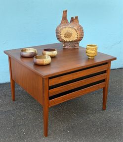 Mid century Dillingham Esprit end table by Merton Gershun