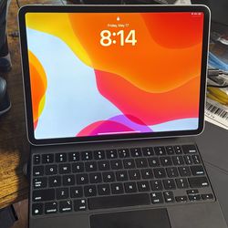 iPad Pro 2nd Gen 11” Wifi w/Magic Keyboard 