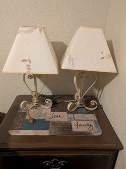 Set of 2 cream colored lamps