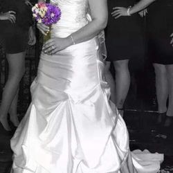 Satin Strapless Wedding Dress Near Perfect Condition