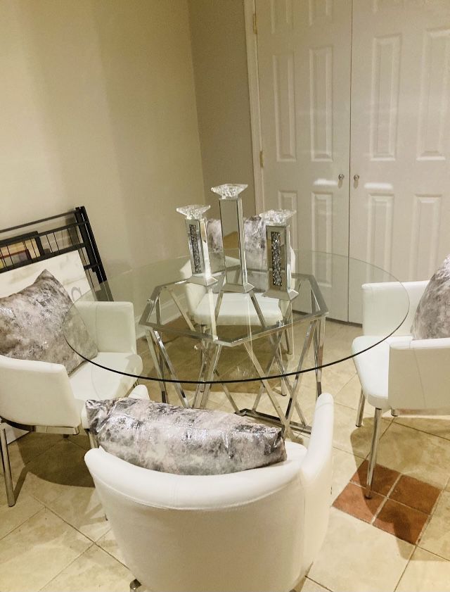 Luxe Glam Dining Room Set W/ Swivel Chairs Drop Off Available 