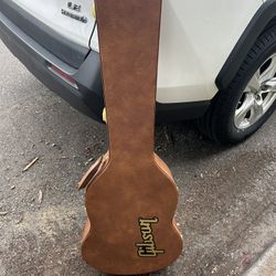 Beautiful hard shell probably for Gibson less Paul guitar case in nearly perfect condition.   $120, cash or Venmo, meet in person somewhere convenien