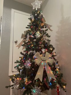 6’ PRE-LIT CHRISTMAS TREE 🎄