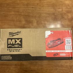 Milwaukee MC Fuel Lithium Ion Charger