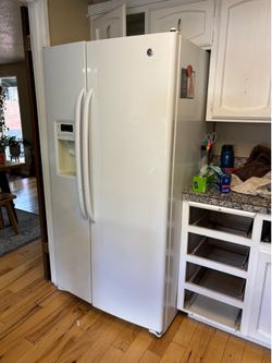 GE side by side refrigerator