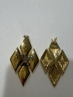 (1) Pair Of LV Earrings  