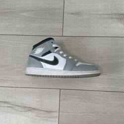 Air Jordan 1 Mid Light Smoke Grey