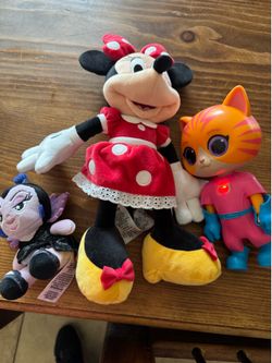 Minnie Mouse toy bundle